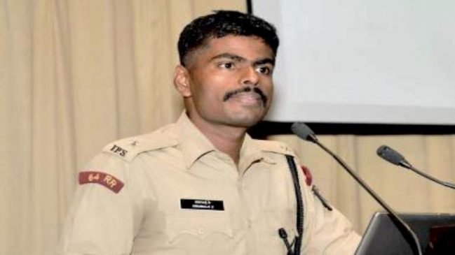 English News: Former IPS officer Annamalai Kuppusamy, dubbed as Karnataka 'Singham' joined the Bharatiya Janata Party (BJP) on Tuesday. | He joined the BJP at the party headquarters in Delhi in the presence of a national General Secretary P Muralidhar Rao and Tamil Nadu BJP president L Murugan.